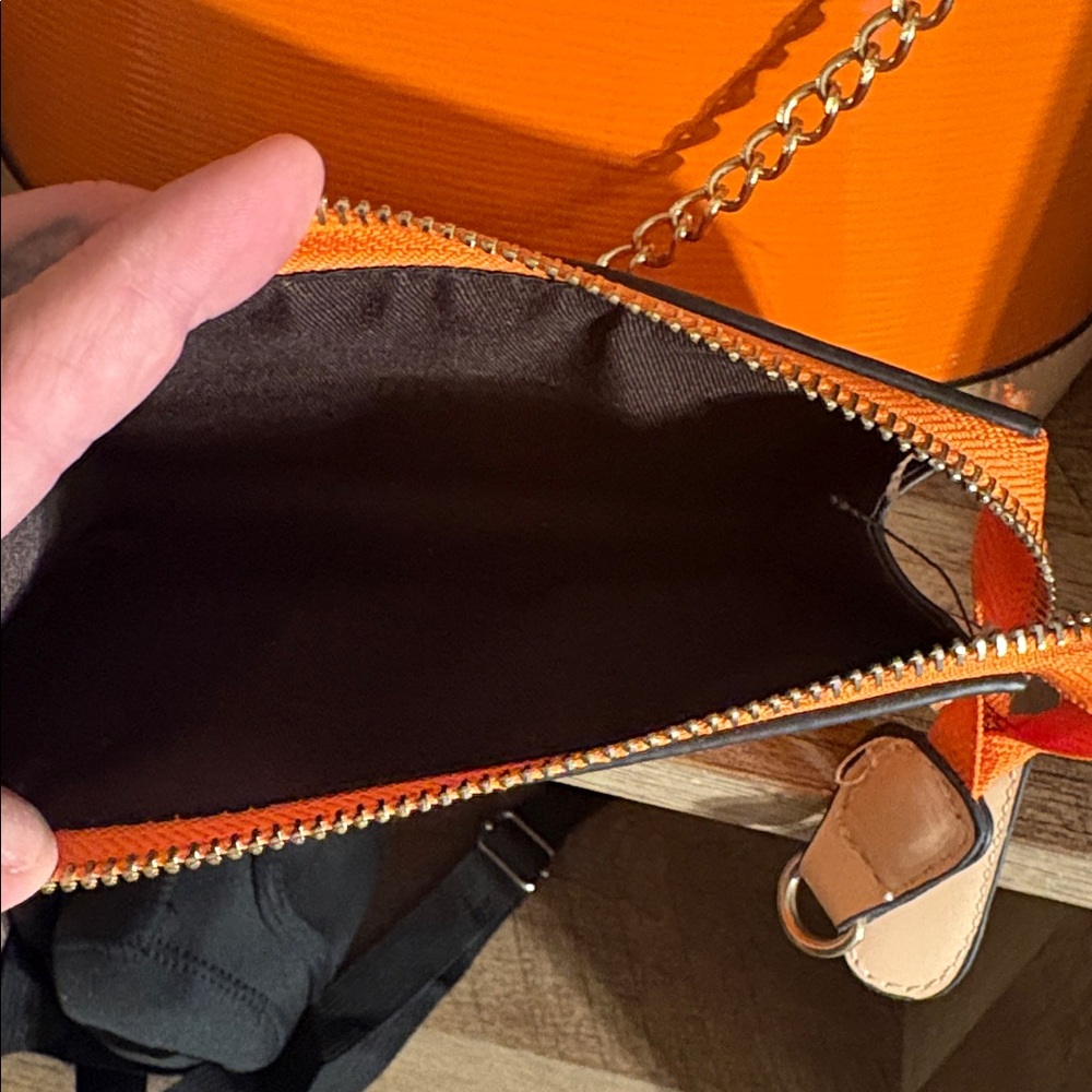 Orange 🍊 Bucket Bag W/wrislet - Picture 10 of 11